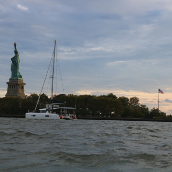2025 10 07 New York – Hudson, „hinter der Freiheitsstatue“